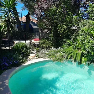 En Sous Sol De Avec Accès Jardin Et Piscine Maison d'hôtes